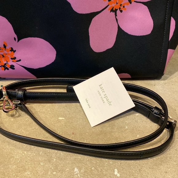 Like new condition Kate Spade bag - Picture 3 of 6
